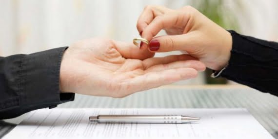 Boşandığı erkekle aynı gelirdeki kadına bağlanan nafaka iptal