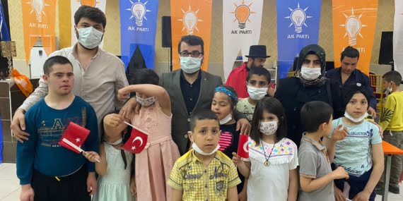 Ak Parti İl Başkanı Gür’den Çocuklara Hediye