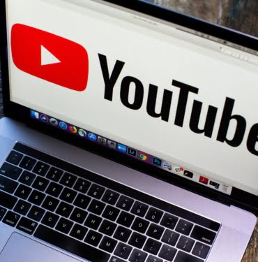 youtube-logo-laptop-4692