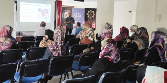 Emniyet Müdürlüğü, Kur’an kursu öğreticileri ve bayan vaizlere ”En İyi Narkotik Polisi Anne” semineri verdi