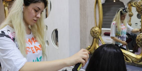 Damat ve akrabaları gelinbaşı ücretini fazla bulunca kuaföre saldırdı