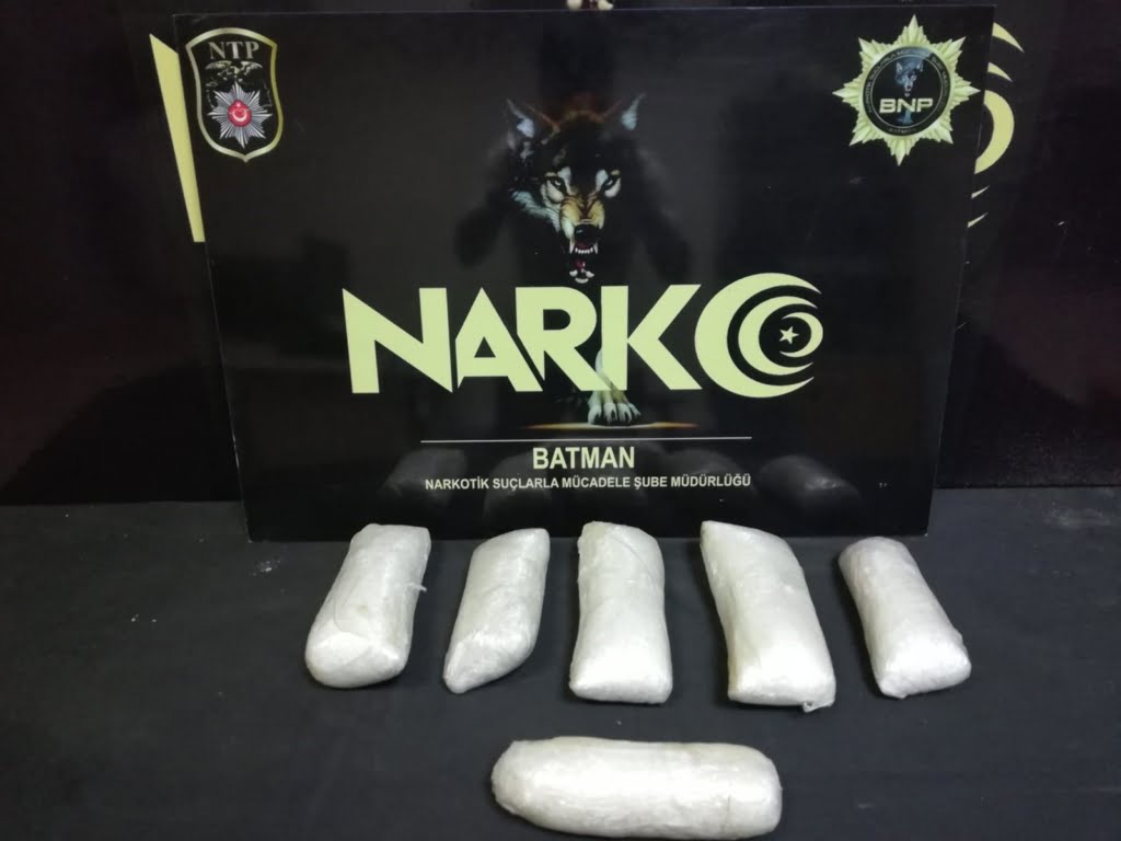 Uyuşturucu tacirlerine 2 farklı operasyon
