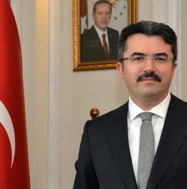 erzurum-valisi-memis-verimli-dana-yetistiren-benim-gozumde-sanatcidir-895992-5