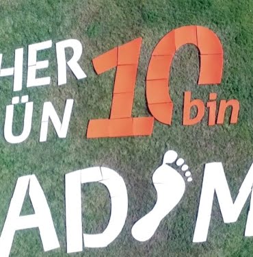 BİN ÖĞRENCİ “HER GÜN 10 BİN ADIM” LOGOSU OLUŞTURDU
