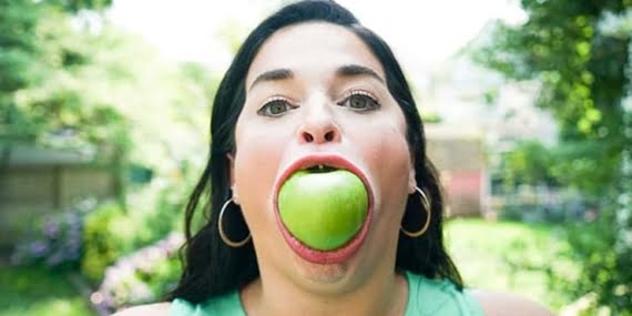 Dünyanın en büyük ağızlı kadını olarak Guinness rekorlar kitabına adını yazdırdı