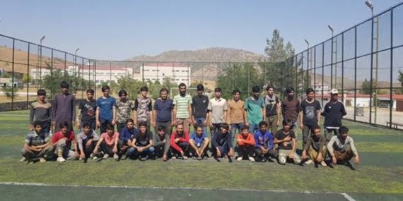 Batman'ın Kozluk ilçesinde 31 göçmen yakalandı Batman’ın Kozluk ilçesinde 31 göçmen yakalandı