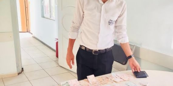 Maaşının bulunduğu cüzdan kayboldu: Otobüs şöförü bulup teslim etti