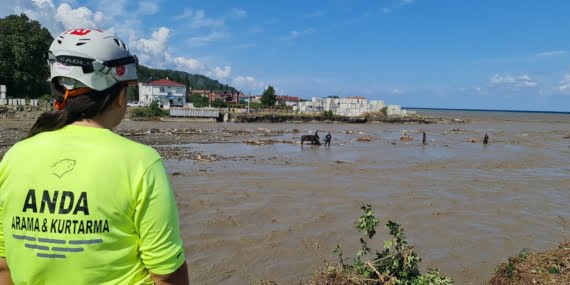 Bozkurt ilçesindeki arama kurtarma çalışmalarına Batman Anda’da destek veriyor