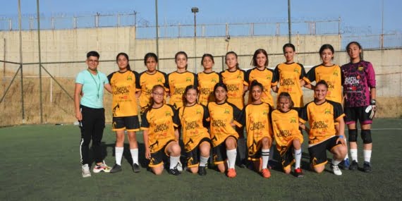 Batmanlı kadınların kurduğu futbol takımı İzmir’e gidebilmek için yetkililer ve sporseverlerden ulaşım desteği bekliyor