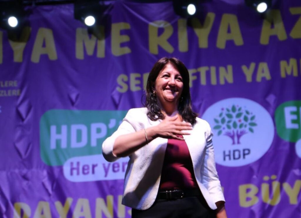 Batman'da binlerce kişi HDP'nin 'Özgürlük Zamanı' mitinginde bir araya geldi Batman'da binlerce kişi HDP'nin 'Özgürlük Zamanı' mitinginde bir araya geldi