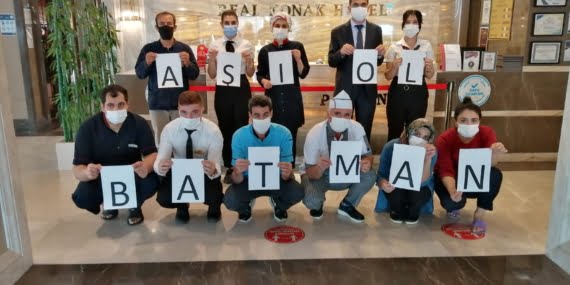 ‘Aşı ol Batman’ kampanyasına otel çalışanlarından destek