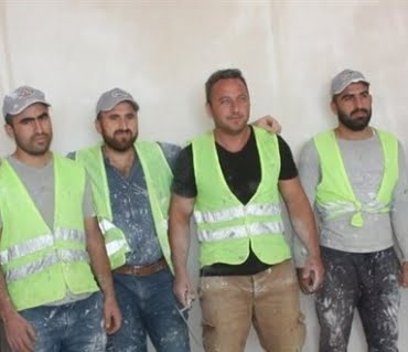 okul_muduru_ogrencileri_icin_amelelik_yapiyor_h170820_55c8c