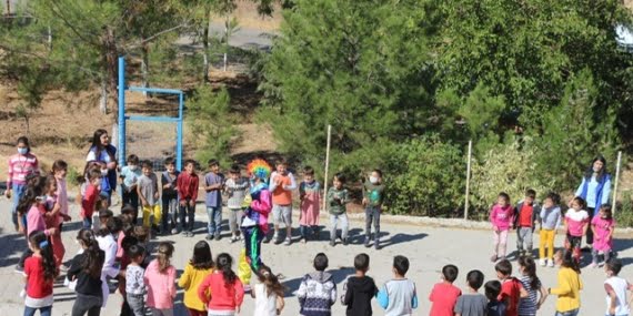 Kozluk'ta gençler Oyuktaş köyündeydi Kozluk’ta gençler Oyuktaş köyündeydi