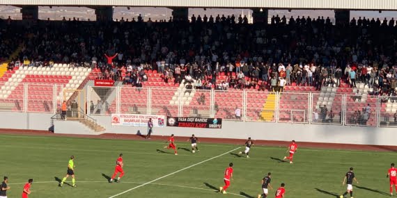 Petrolspor’da Kulüp yönetimi ile eski futbolcular arasındaki tartışma sürüyor