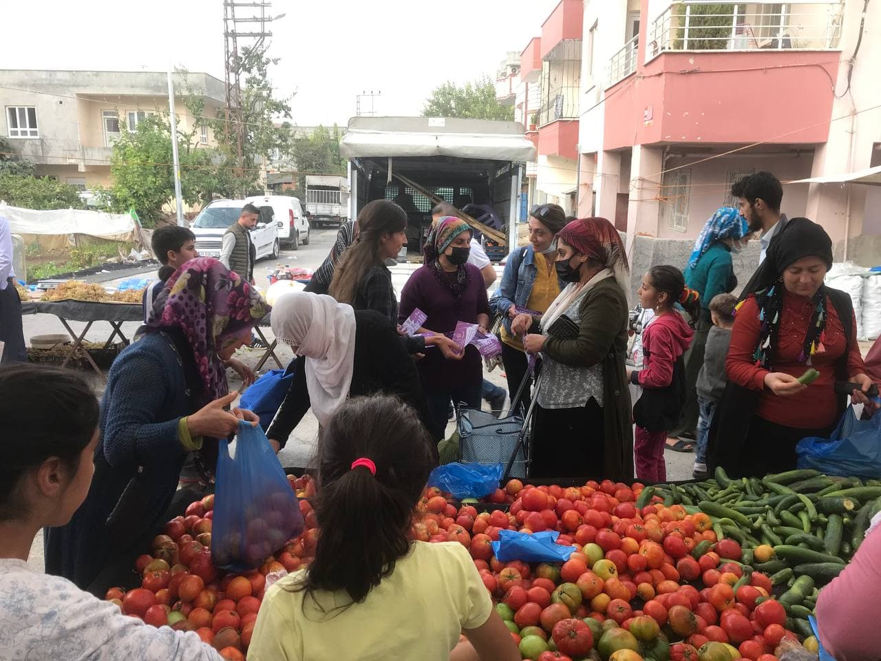 Batmanlı kadınlar Diyarbakır'daki kadın mitingine hazırlanıyor Batmanlı kadınlar Diyarbakır'daki kadın mitingine hazırlanıyor