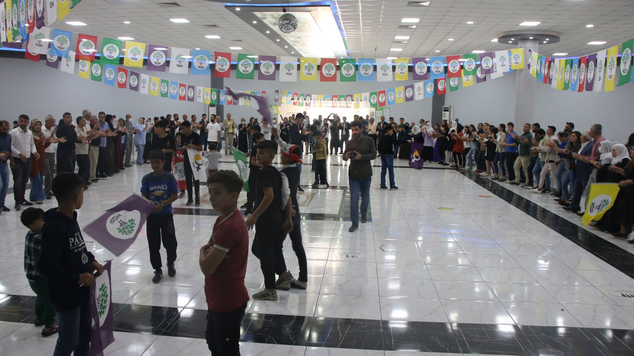 Batman'da HDP'nin 9. yılı kutlandı