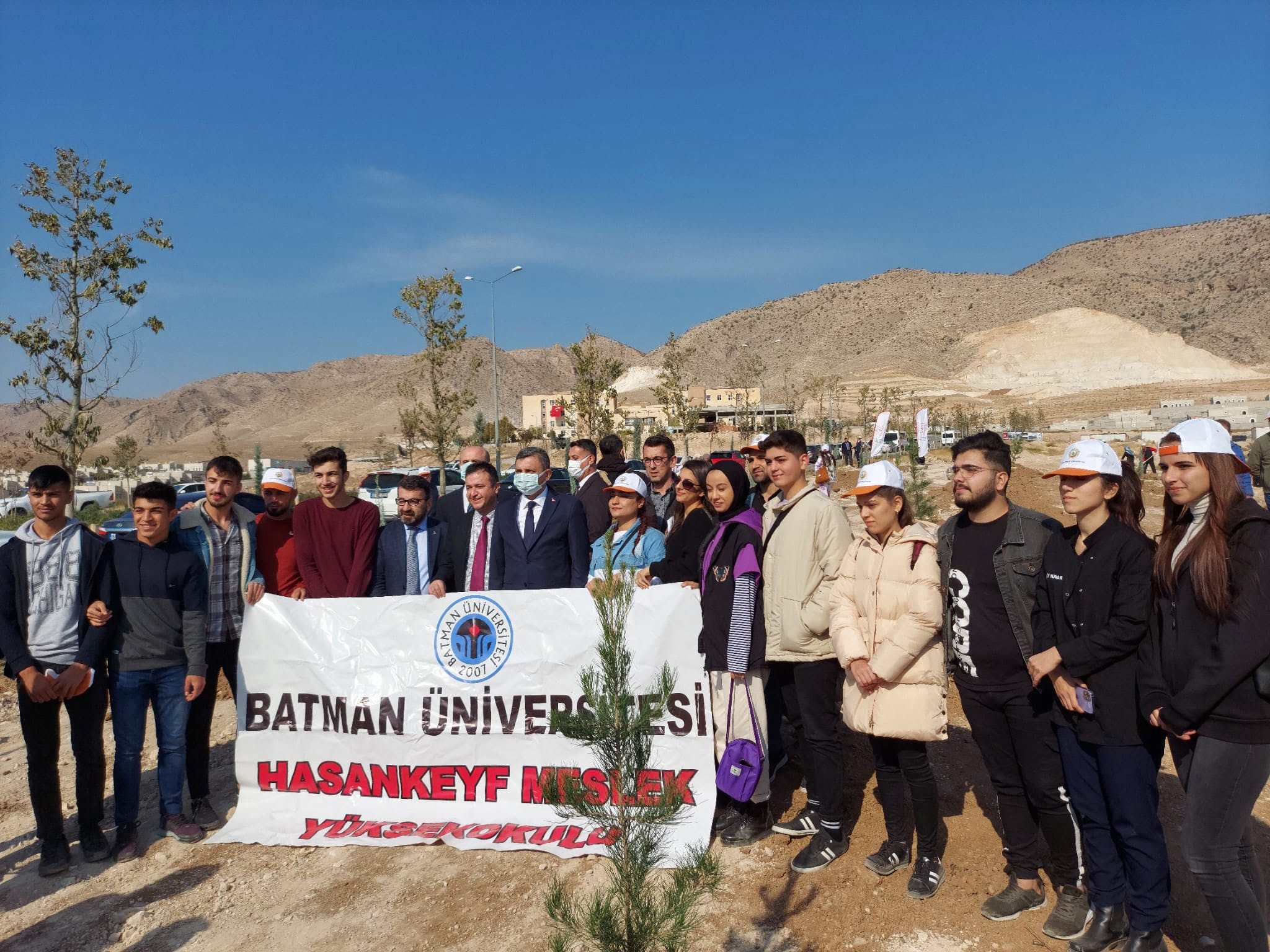 Batman'da ağaçlandırma günü vesilesi ile ağaç dikme etkinliği