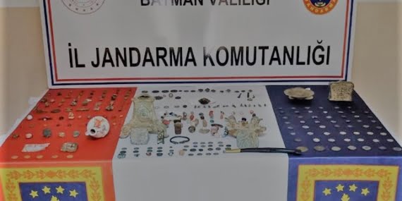 Batman’da birçok tarihi eser niteliği taşıyan obje ile onlarca sikke ve altın külçe ele geçirildi