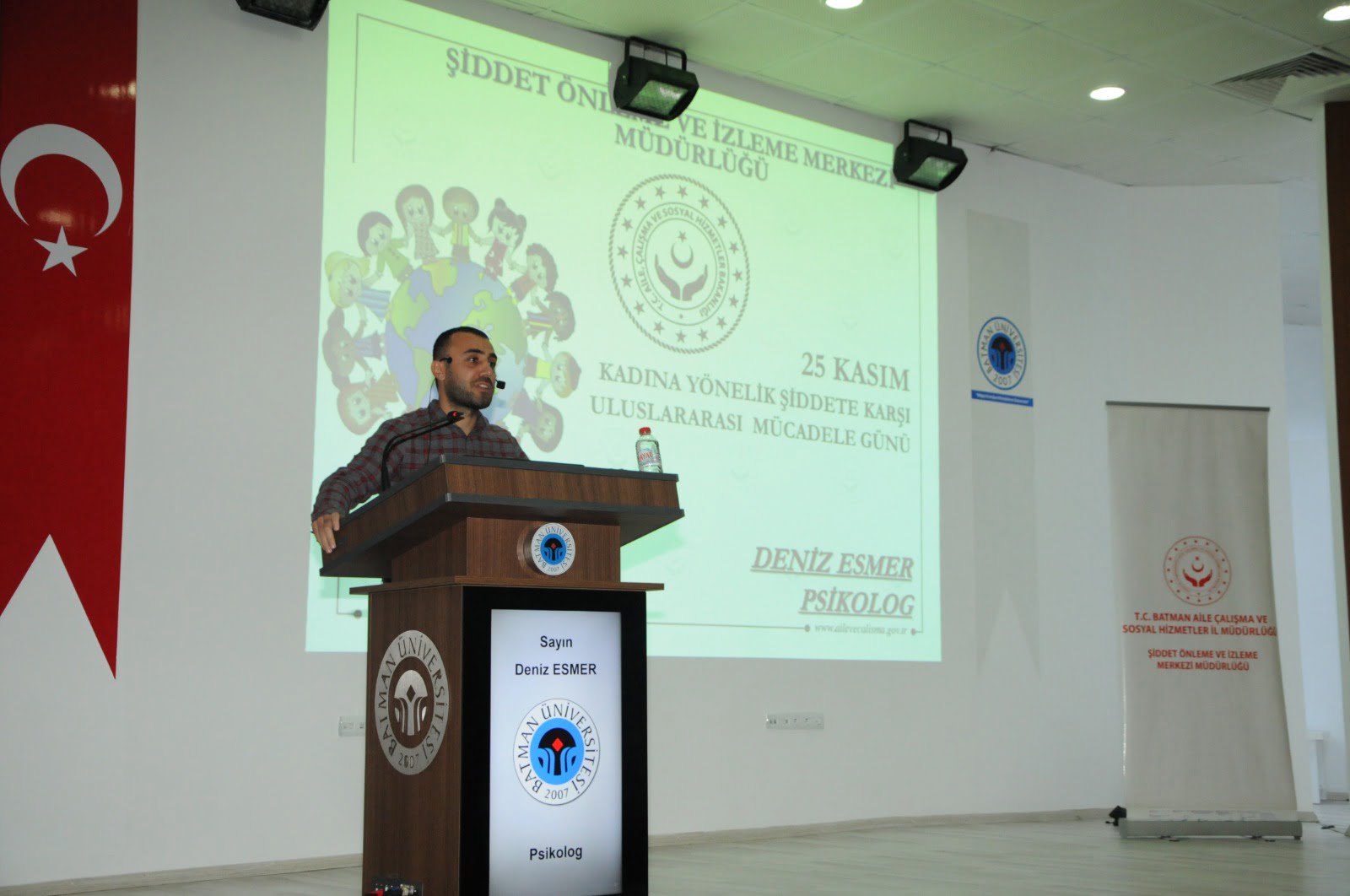 Batman Üniversitesi'nde kadına yönelik şiddet konulu konferans