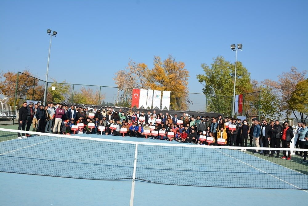 Batman'da tenis turnuvası başladı