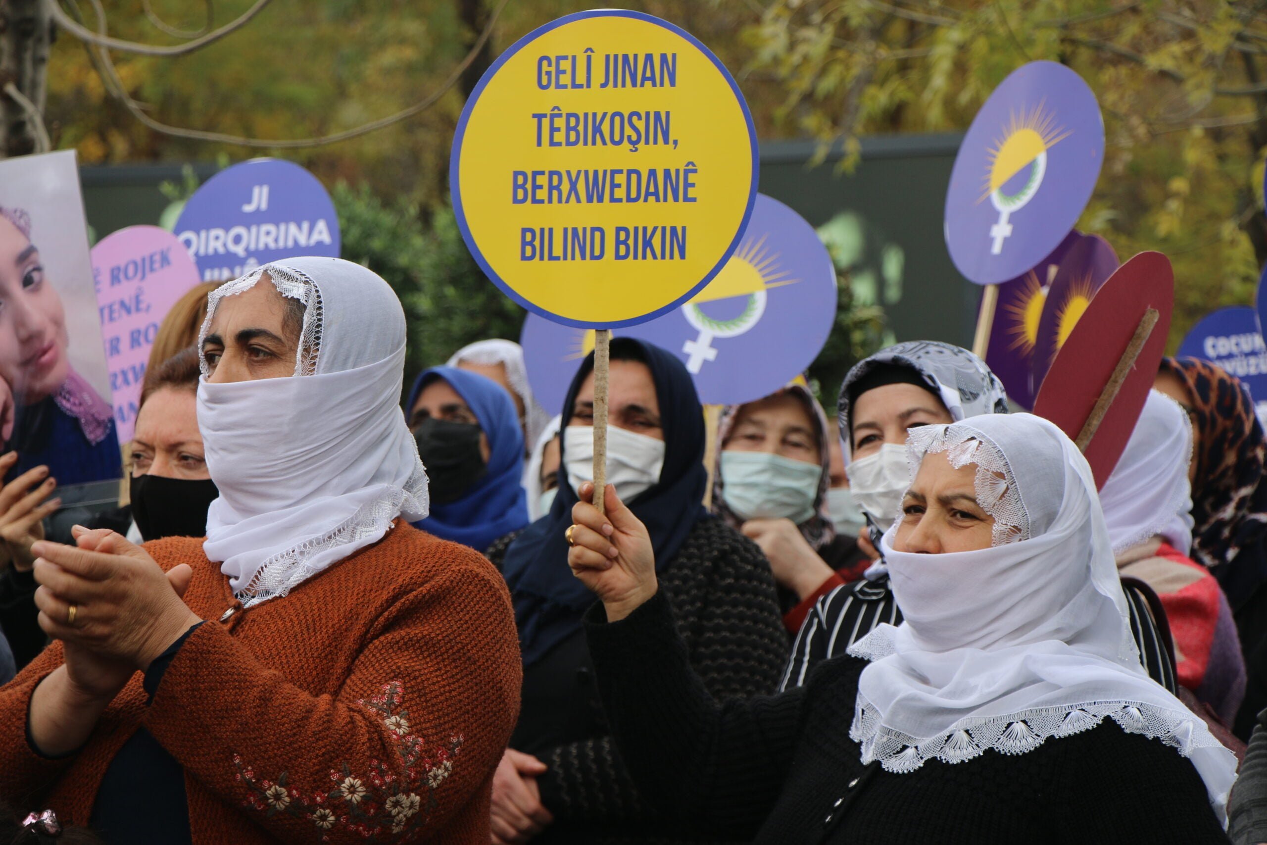 Batman'da HDP ve TJA'dan 25 Kasım yürüyüşü Batman'da HDP ve TJA'dan 25 Kasım yürüyüşü