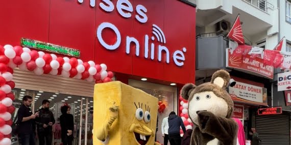 Şenses Online İkinci Mağazasını Eğlenceli Bir Etkinlik İle Açtı
