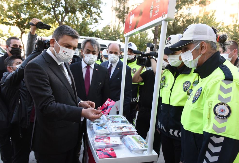 'Bi Hareketine Bakar Hayat' kampanyasına Batman'dan destek 'Bi Hareketine Bakar Hayat' kampanyasına Batman'dan destek