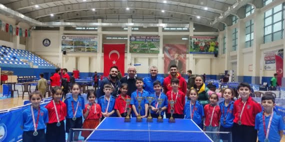 Batmanlı minikler masa tenisi şampiyonasından çifte başarı ile döndü