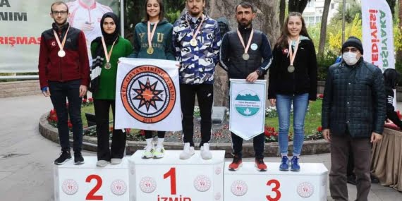 İzmir’deki oryantiring yarışmasına katılan Batmanlı öğrenciler başarı ile döndü