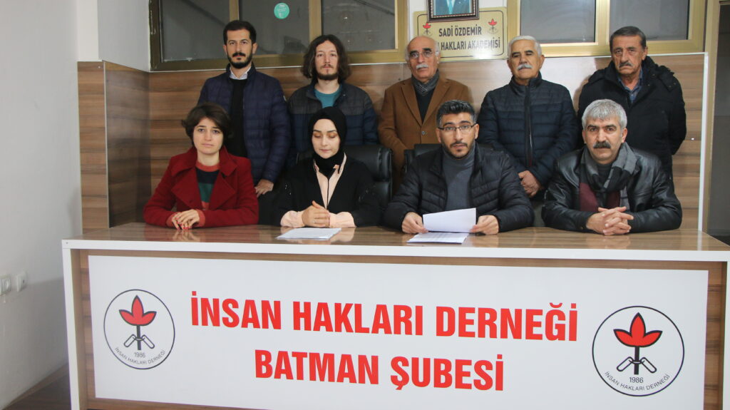 Batman Barosu ve İHD: Tutuklulara çıplak arama dayatılıyor Batman Barosu ve İHD: Tutuklulara çıplak arama dayatılıyor