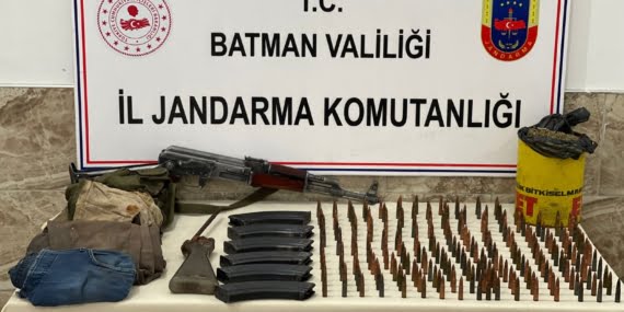 Sason’da baskın yapılan adresten silah ve uyuşturucu çıktı