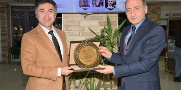 Öğretmen Akademisi Buluşma Projesine katkıda bulunanlar için teşekkür plaketi