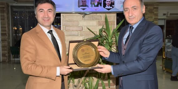 Öğretmen Akademisi Buluşma Projesine katkıda bulunanlar için teşekkür plaketi