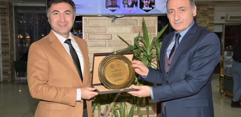 Öğretmen Akademisi Buluşma Projesine katkıda bulunanlar için teşekkür plaketi