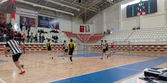 Futsal turnuvasında kazanan Ziya Gökalp Anadolu Lisesi oldu