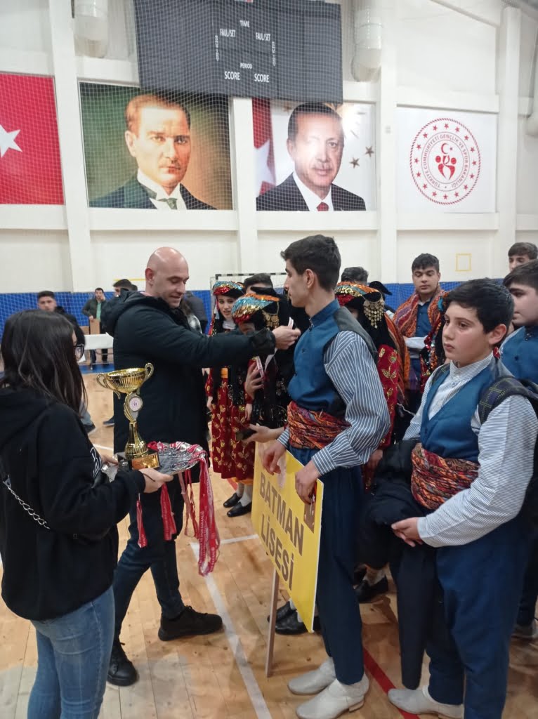 Halk oyunları yarışması sona erdi