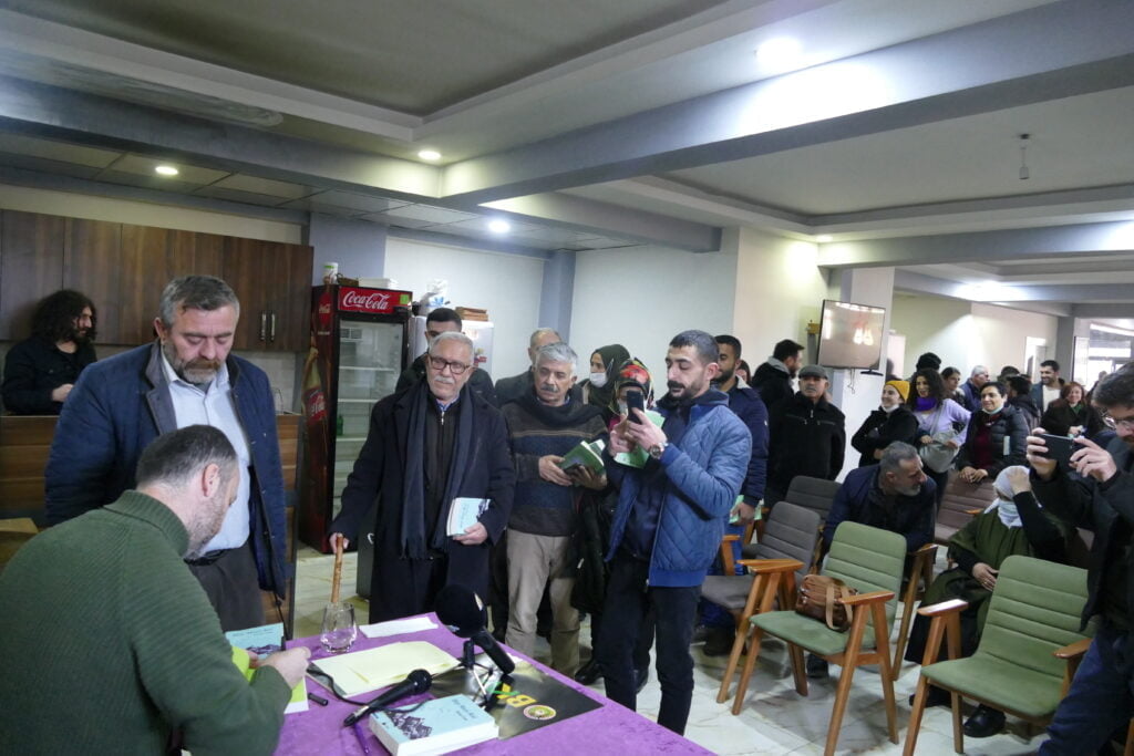 Batman'da yazar Fırat Can ile 'Zindan ve Edebiyat' söyleşisi gerçekleştirildi