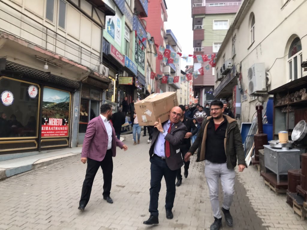 CHP'li vekil Tanal Batman'da: Halkın omzundaki yükü almaya, ekmeği bölüşmeye geldik