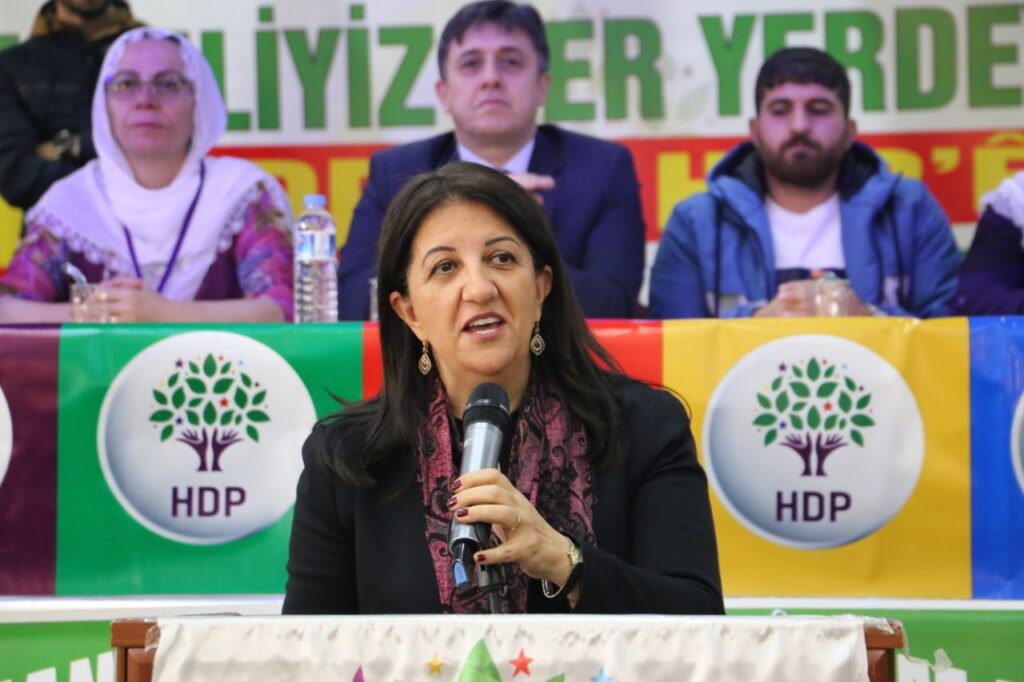 Pervin Buldan Batman'dan konuştu: HDP ülkeyi yönetmeye hazır Pervin Buldan Batman'dan konuştu: HDP ülkeyi yönetmeye hazır