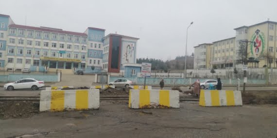 Çamlıtepe mahallesinde hemzemin geçidi kapatılarak ulaşım felç edildi