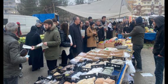 CHP’li Yaşar pazarda Batmanlıları dinleyerek sorunlarını meclise taşıyacağını söyledi