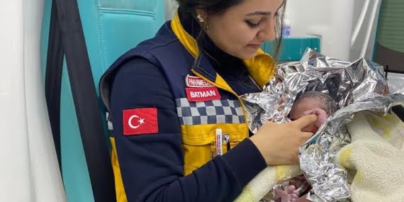 Batman’da ambulansta doğan bebeğe ‘Recep Tayyip’ adı verildi