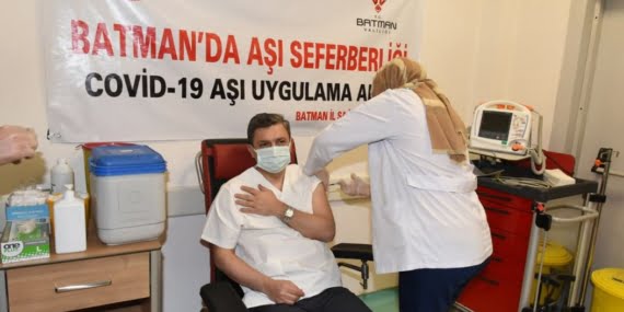 Vali Şahin 5. hatırlatma dozu aşısını yaptırdı