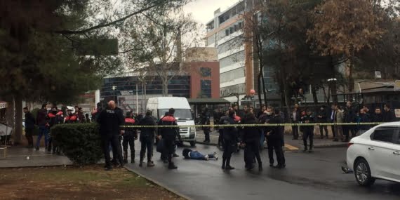 Diyarbakır Adliyesi önünde iki aile arasında silahlı çatışma: 5 yaralı