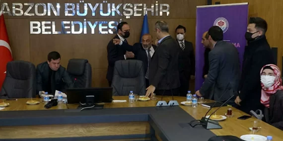 Öfke kontrolü eğitiminde kavga çıktı