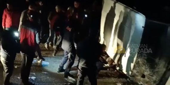 Batman’da saman işçilerini taşıyan minibüs devrildi