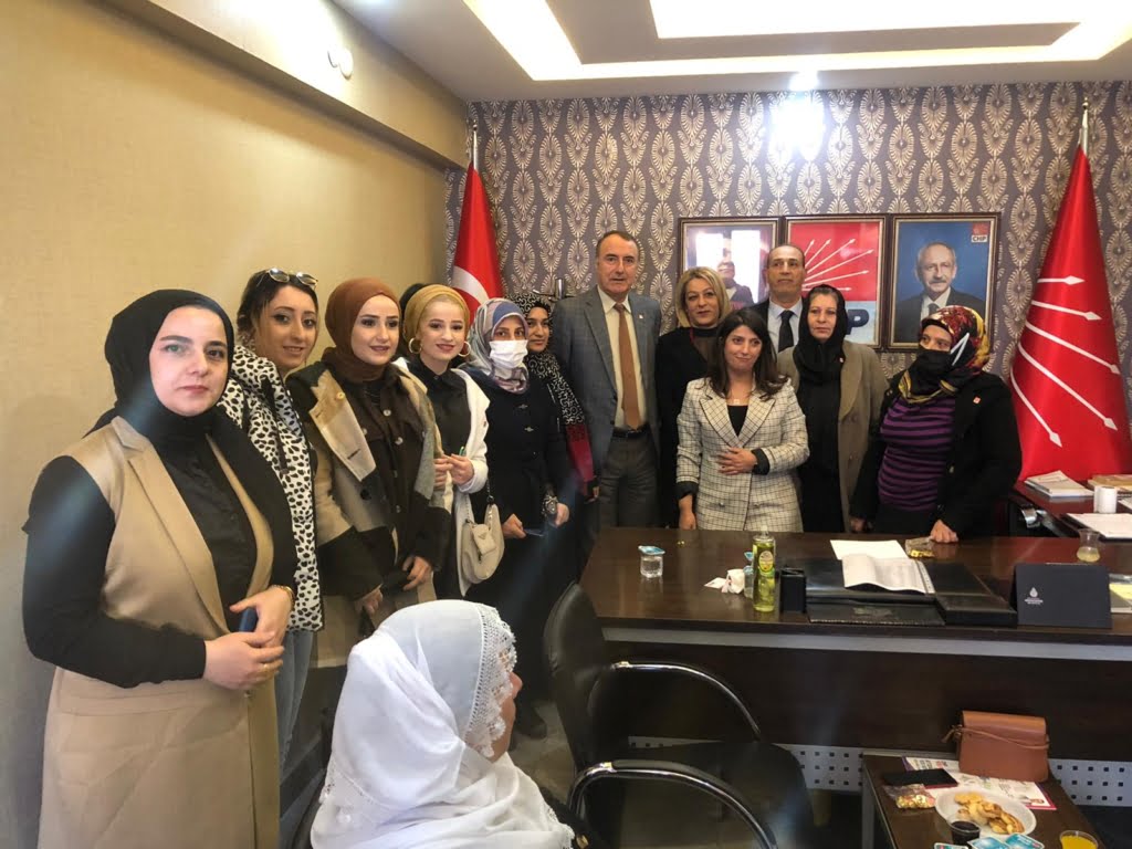 Batman'da çok sayıda kadın CHP'ye katıldı