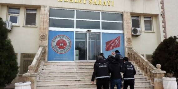 Mardin'in Midyat ilçesinde büyük yolsuzluk operasyonu Mardin’in Midyat ilçesinde büyük yolsuzluk operasyonu