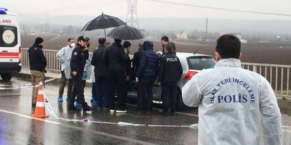 Çevreyolu üzerindeki bir araçta iki kişi silahla vuruldu