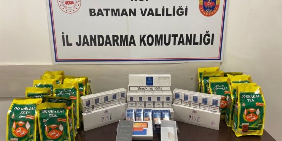 Hasankeyf karayolunda çok sayıda kaçak sigara çay ve telefon ele geçirildi